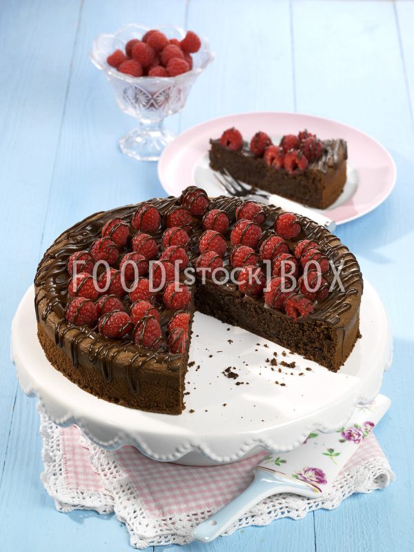 Schokoladenkuchen mit Himbeeren