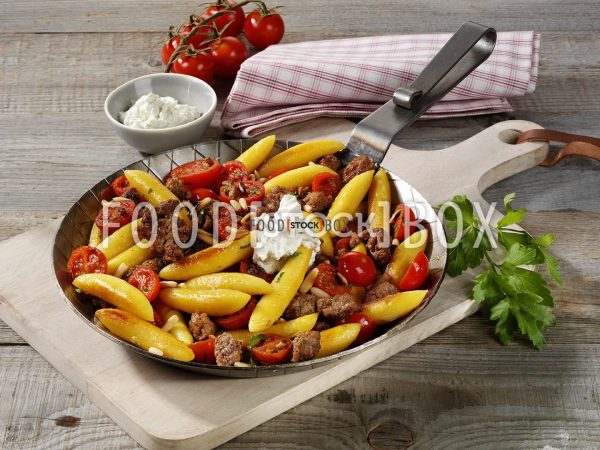 Schupfnudelpfanne mit Pinienkernen