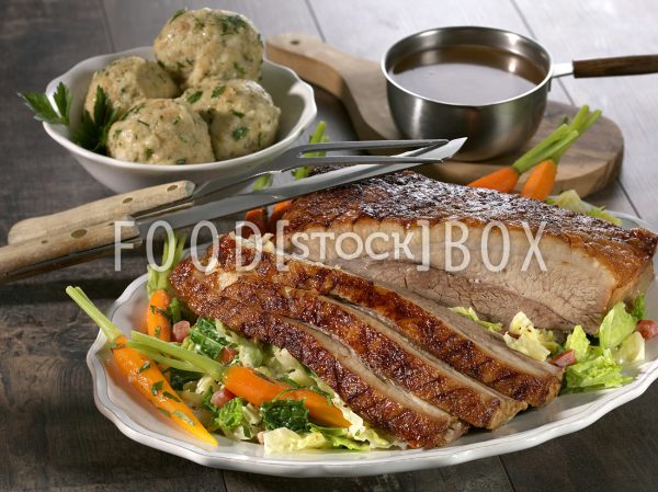 Schweinebraten mit Wirsing-Möhren-Gemüse