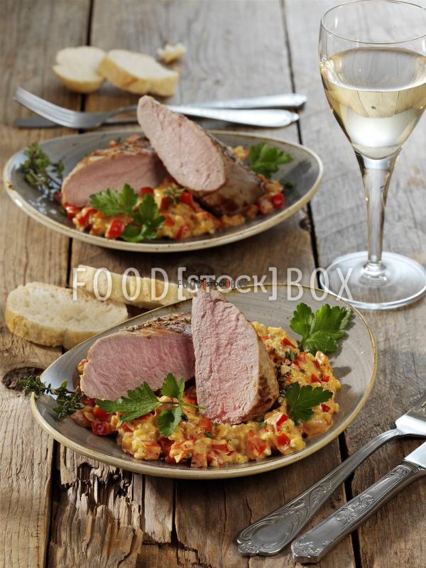 Schweinefilet mit Mandel-Paprika-Gemüse