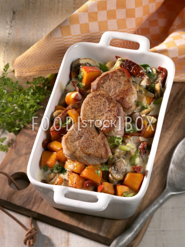 Schweinemedaillons auf Kürbis-Champignon-Gemüse