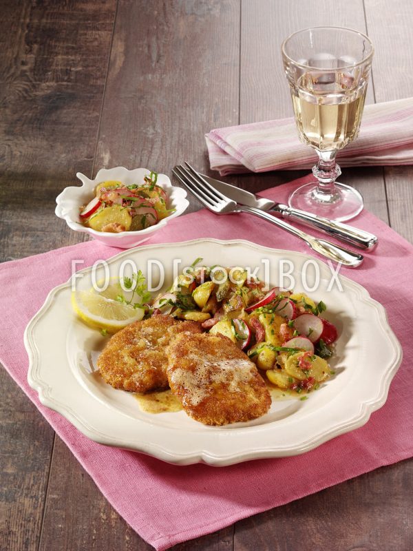 Schnitzel mit Bratkartoffelsalat
