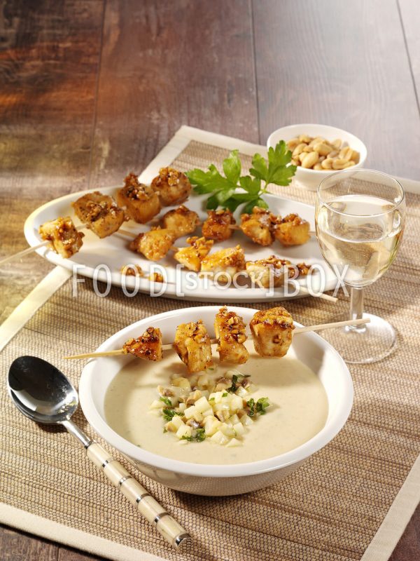 Selleriesuppe mit Hähnchenfilet