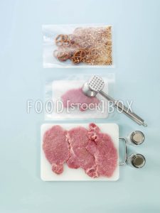 Schnitzel mit Brezelpanade auf lauwarmen Kartoffelsalat Step  4