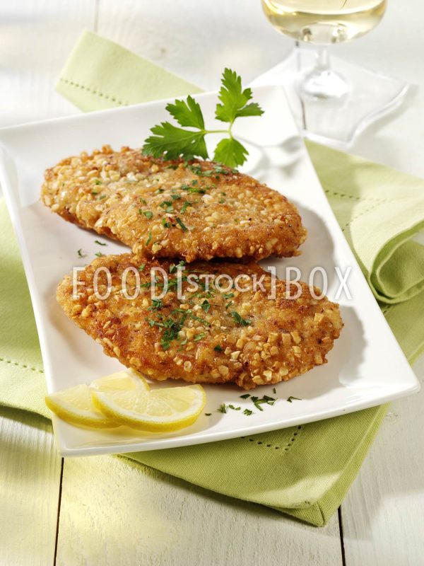 Schnitzel in Nusskruste