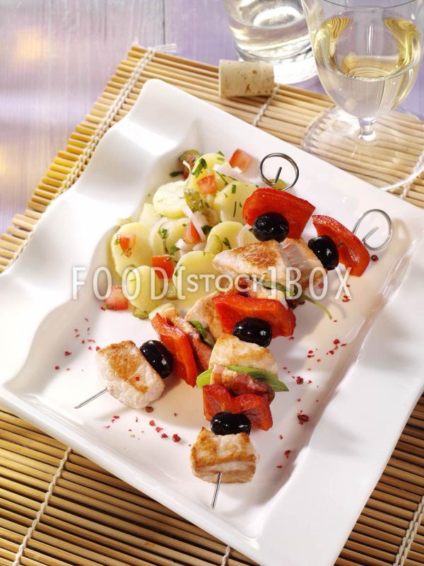 Schnitzelspieße mit Kartoffelsalat