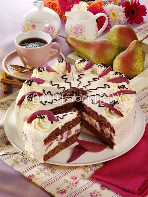 Schoko-Zimt-Torte mit Rotweinbirnen