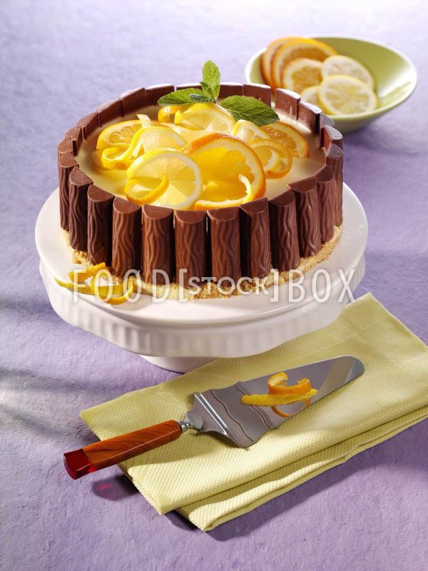 Schokoriegel-Charlotte mit Orangen
