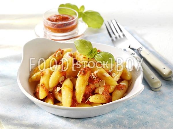 Schupfnudeln mit Paprikapesto / Glutenfrei