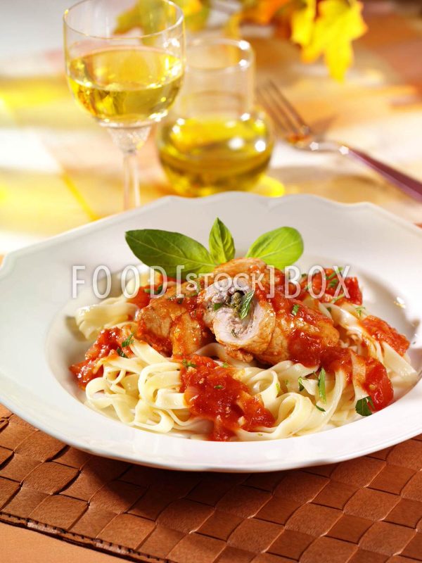 Schweineröllchen mit Schinken-Parmesan-Rosmarin-Füllung