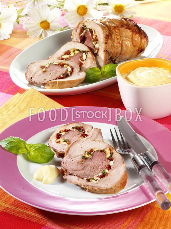 Schweinerollbraten mit Tomaten-Schafskäse-Füllung