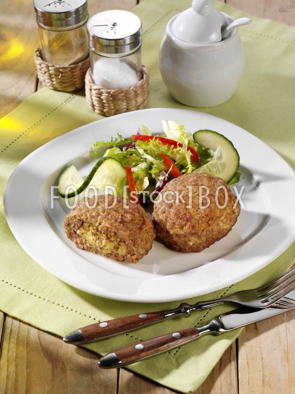 Senf-Frikadellen mit Salat