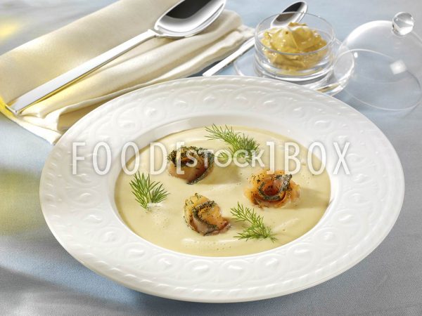 Senfsuppe mit Graved Lachs
