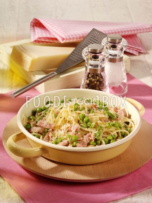 Spaghettipfanne mit Erbsen