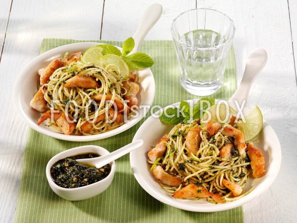 Spaghetti mit Hähnchenstreifen und Limettenpesto