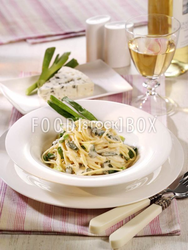 Spaghetti mit Käsesauce