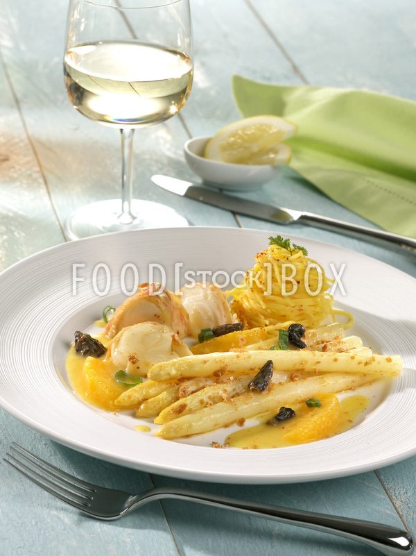 Spargel in Orangen-Morchel-Butter