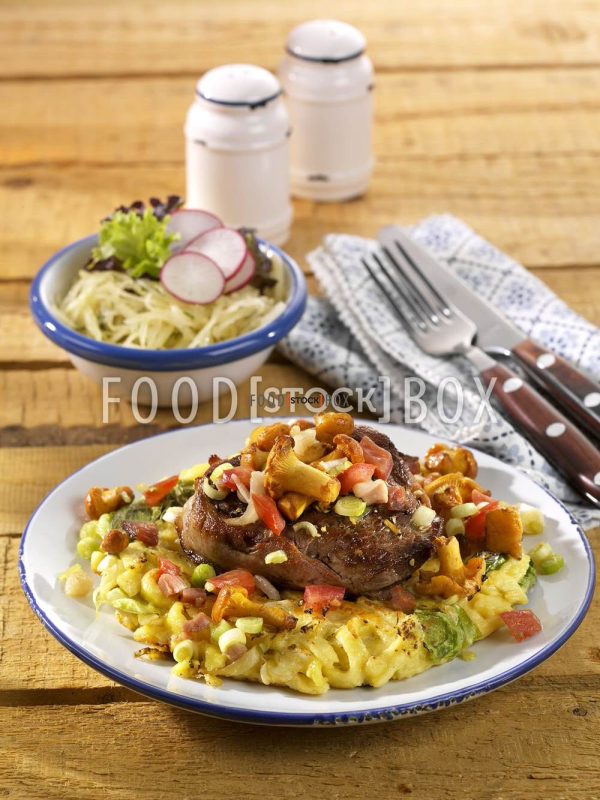 Steak mit Pfifferlingen auf Spätzle-Rösti