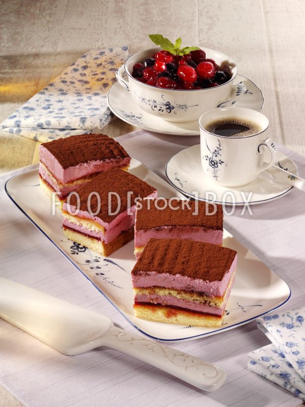 Tiramisu-Torte mit Waldbeeren