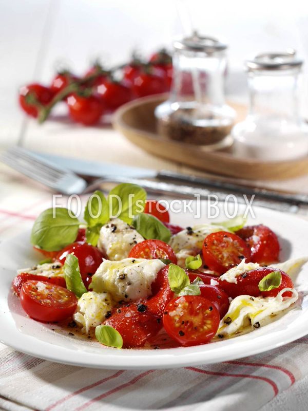 Tomate-Mozzarella mit gegrillter Paprika