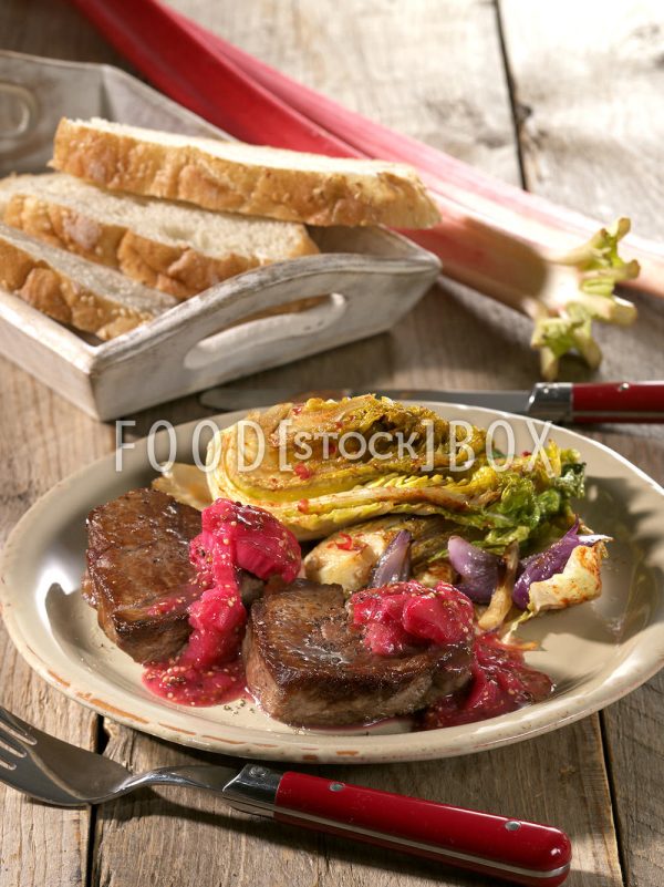 Tornedos vom Rind mit Rhabarbersauce