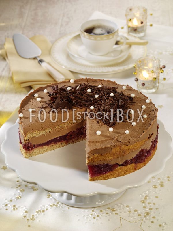 Torte mit Gewürzkirschen und Zimt