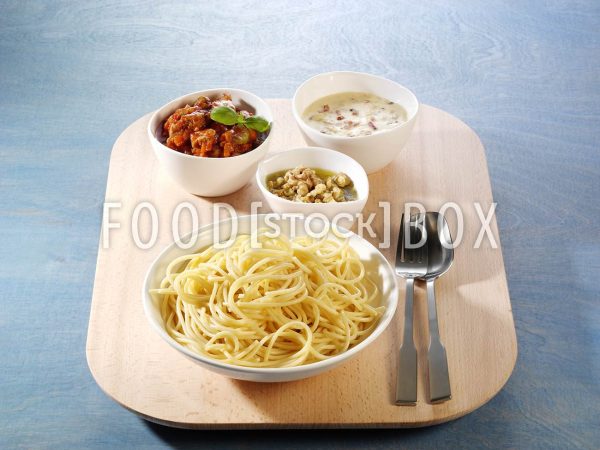 Spaghetti mit Knoblauch und Nüssen 2