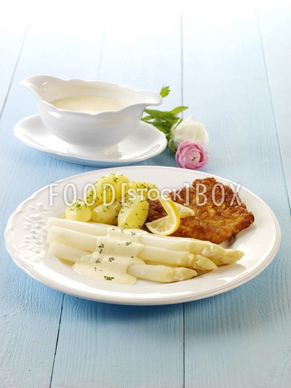 Spargel mit Joghurt-Hollandaise