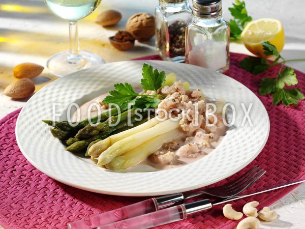 Spargel mit Krabben-Nuss-Sauce