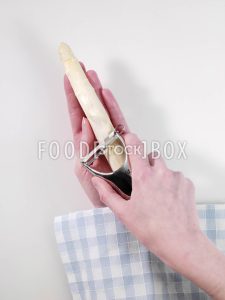 Spargel schaelen Step