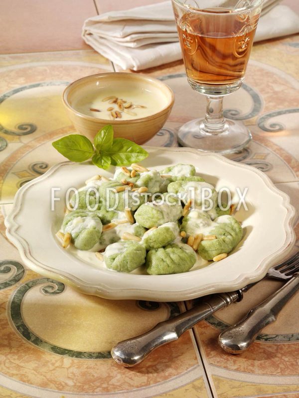 Spinat-Gnocchi in Käsesauce