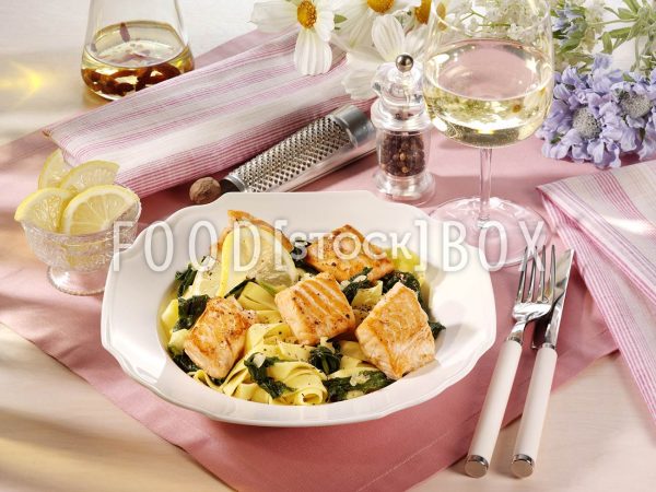 Spinatnudeln mit Lachs