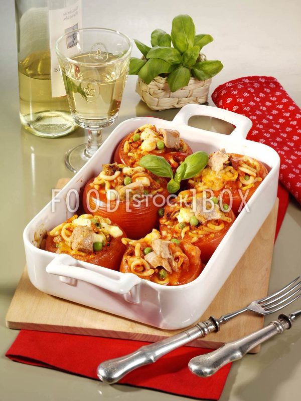 Tomaten mit Nudel-Füllung