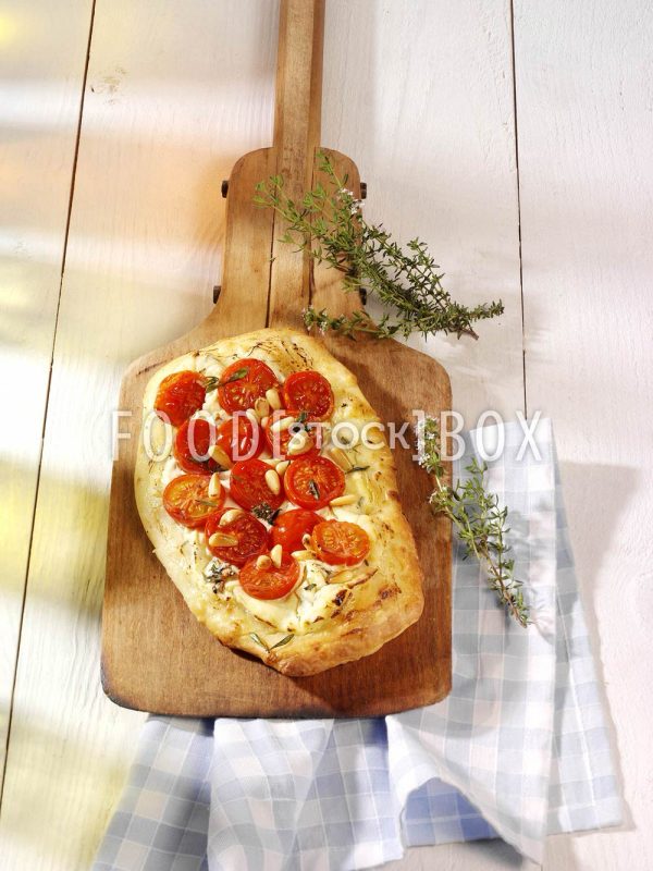 Tomaten-Pizzette mit Ziegenkäse
