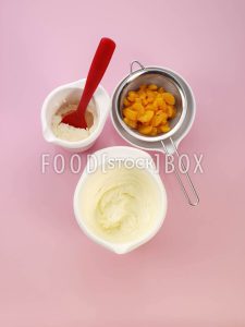 Torte mit Orangenstreuseln Step 5 rosa