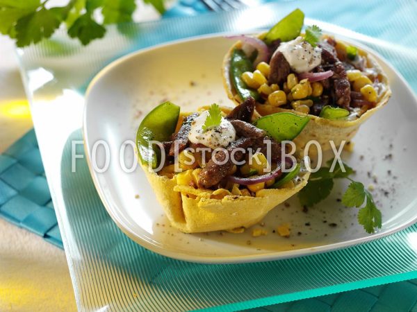 Tostadas mit Rindfleisch