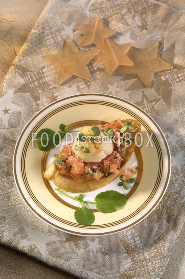 Überbackenes Ciabatta mit Tomatenconcassée und Jakobsmuschel