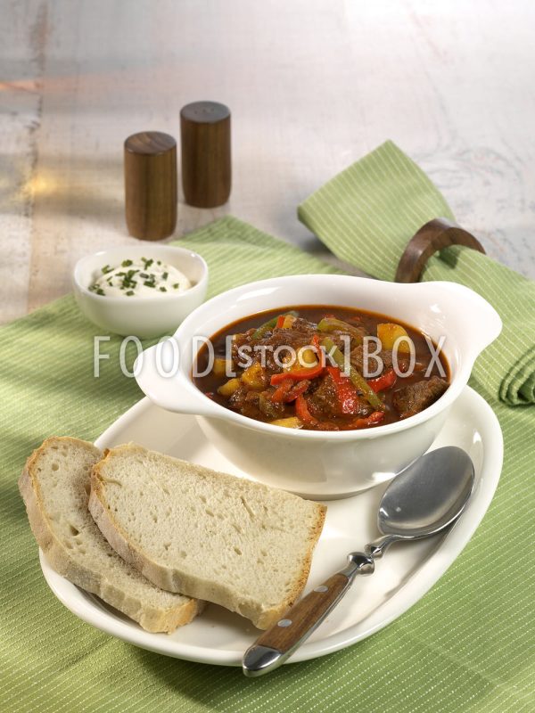 Ungarische-Gulaschsuppe