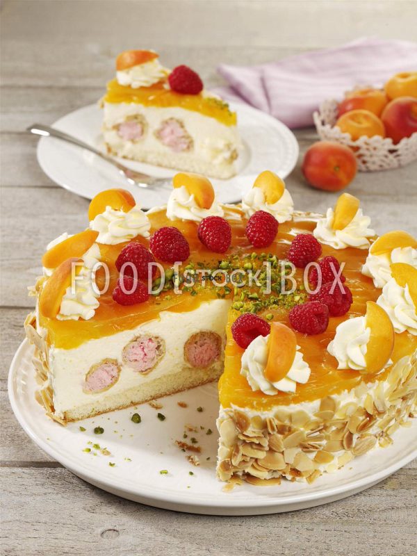 Windbeutel-Torte mit Aprikosen 3