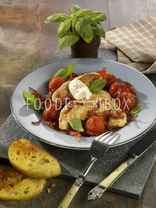Würziges Hähnchen mit Salami, Tomaten, Mascarpone und Blattsalat