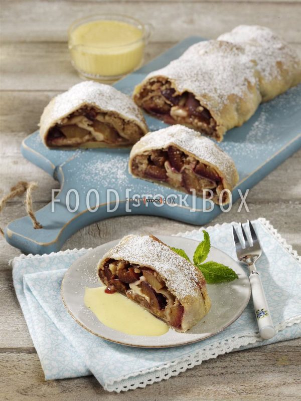 Zwetschgen Strudel