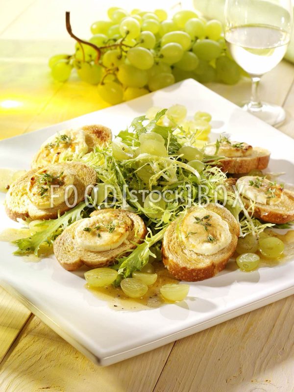 Überbackener Ziegenkäse mit Trauben