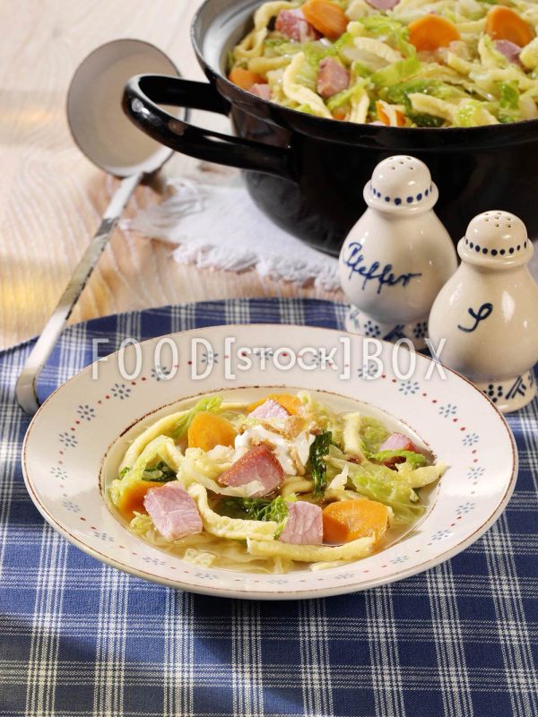 Wirsing-Eintopf mit Spätzle