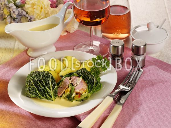 Wirsing-Rouladen mit Paprika-Wurst-Füllung 2