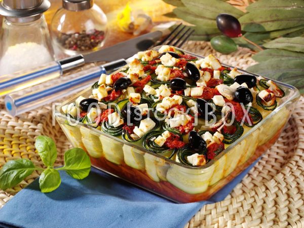 Zucchini auf Tomate