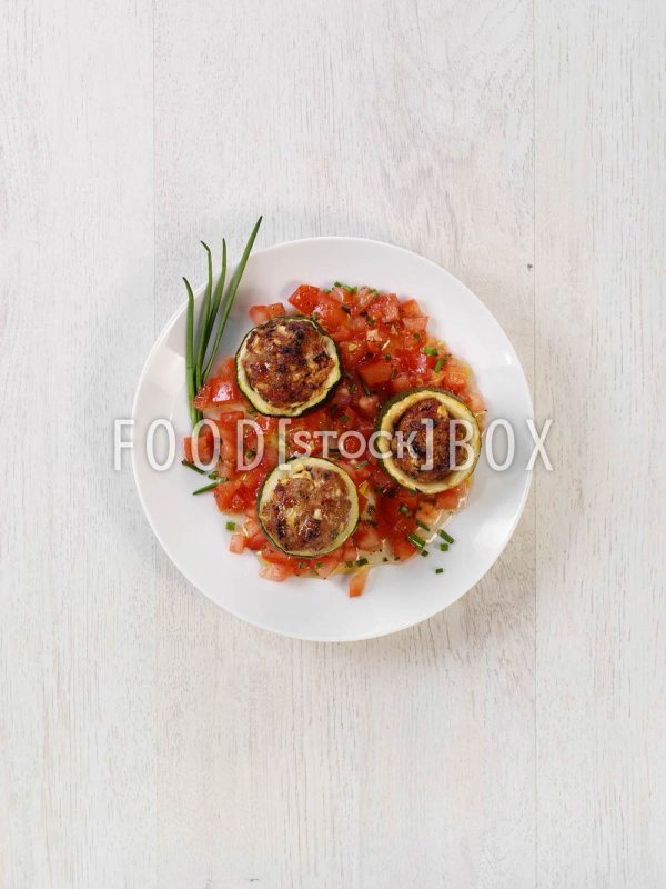 Zucchini mit Bratwurst-Füllung