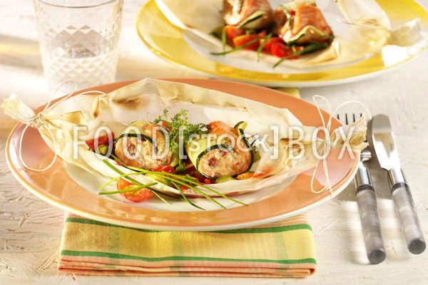 Zucchini-Röllchen im Pergament