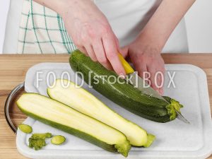 Gefüllte Zucchini mit Hackfleisch Step 1