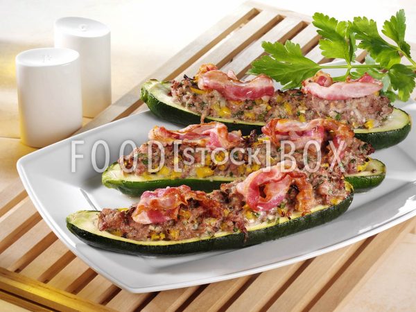 Gefüllte Zucchini mit Bratwurst
